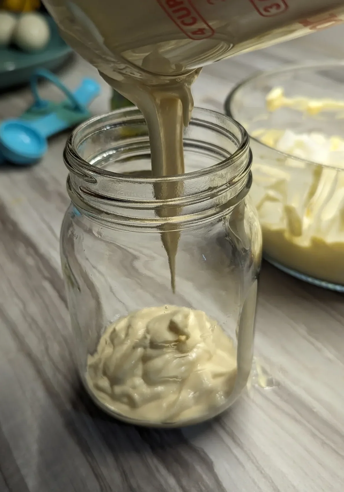 Filling jar with smooth batter