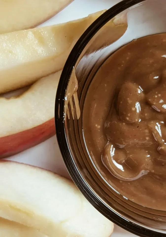 Apple slices with peanut butter dip